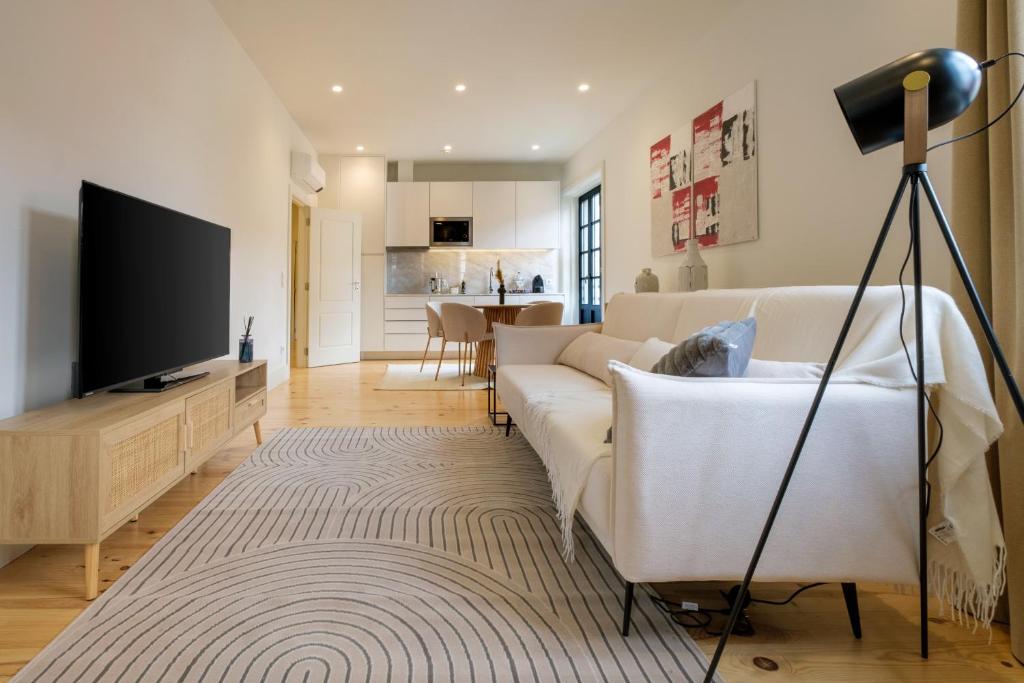 Art Deco 22 Luxury 2BR Apartment Downtown Metro AC