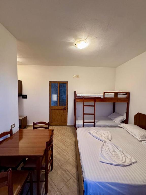 Postel nebo postele na pokoji v ubytování Hotel Ermi