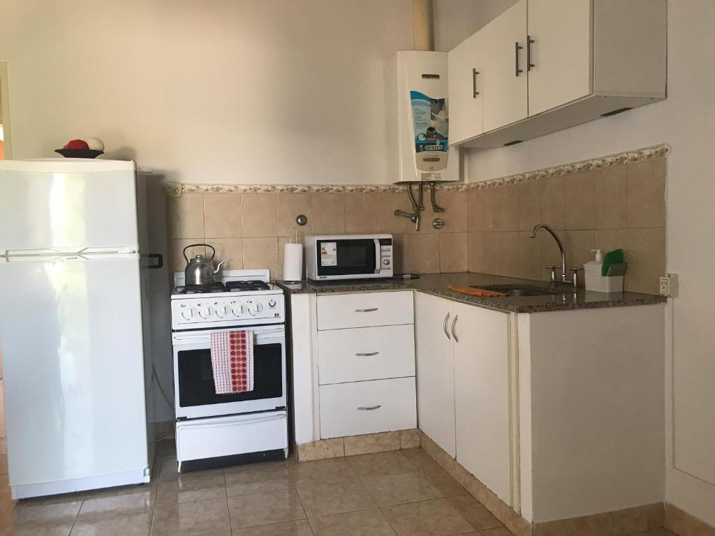 Η κουζίνα ή μικρή κουζίνα στο Carballo de Cereixo - Solo con seña