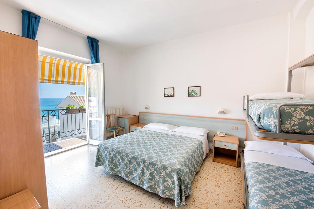 Postel nebo postele na pokoji v ubytování Stella Hotel