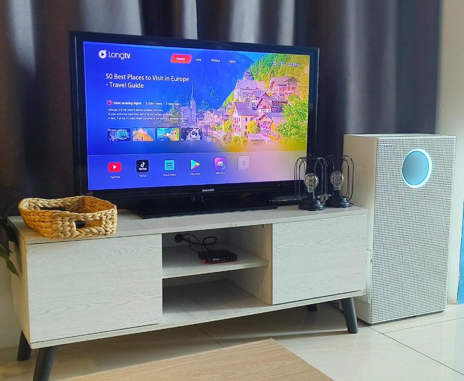 TV a/nebo společenská místnost v ubytování Pleasant Amenities ITCC Manhattan suites
