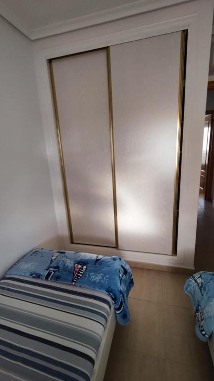 A bed or beds in a room at Atico Apartament Rose