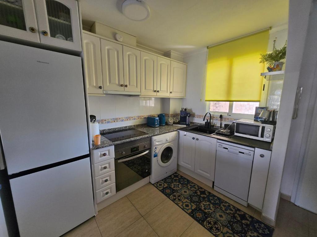 A kitchen or kitchenette at Atico Apartament Rose