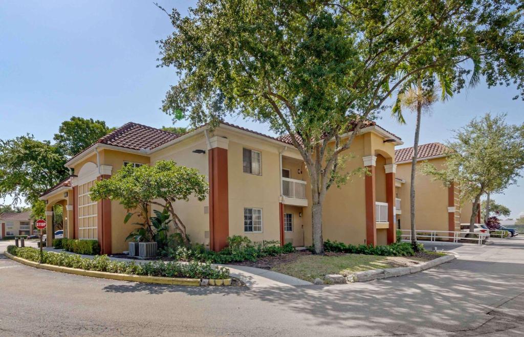 Extended Stay America Suites - Miami - Airport - Doral - Housity