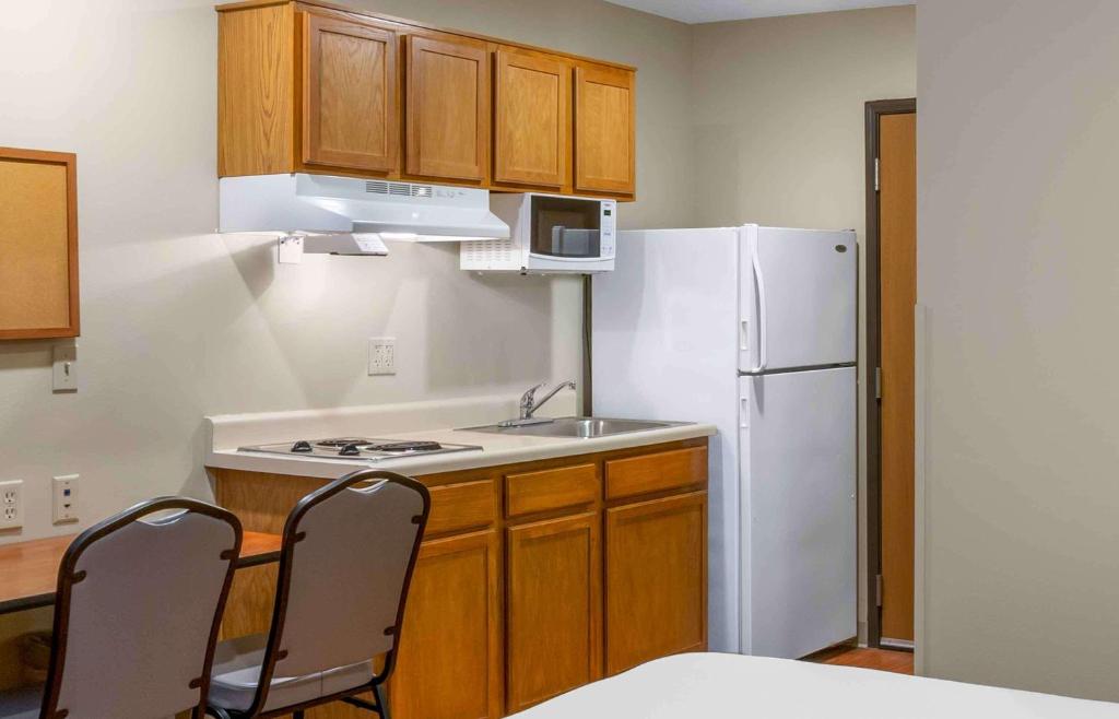 Kuchyň nebo kuchyňský kout v ubytování Extended Stay America Select Suites - Provo - American Fork