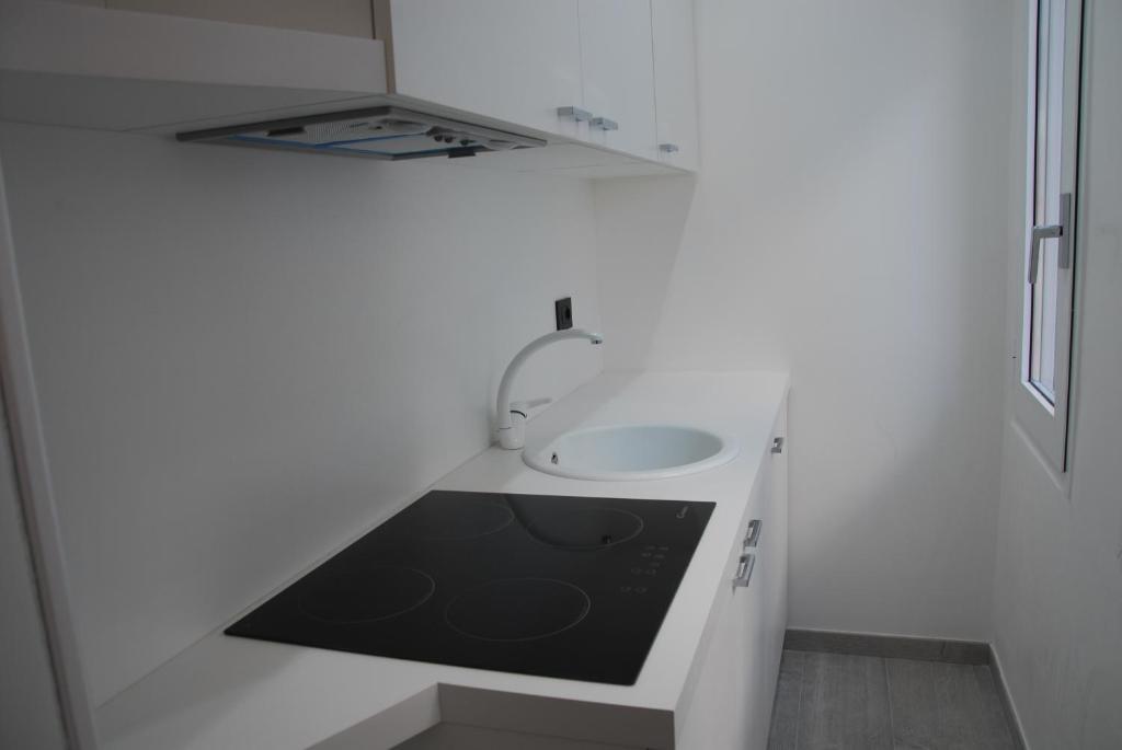 Kuchyňa alebo kuchynka v ubytovaní LHP Suite Rapallo