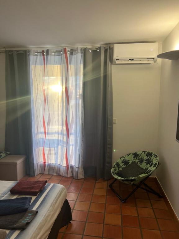 Postel nebo postele na pokoji v ubytování Ananas Premium - Séjour Détente T2 Vue Mer avec Balcon Privé à Tartane