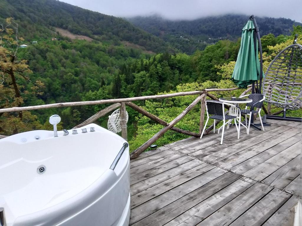 Nespecifikovaný výhled na hory nebo výhled na hory při pohledu z luxury tent