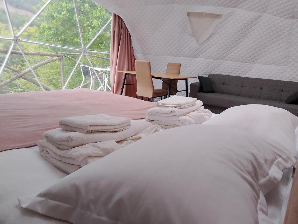 Postel nebo postele na pokoji v ubytování Glamping Machakhela 2
