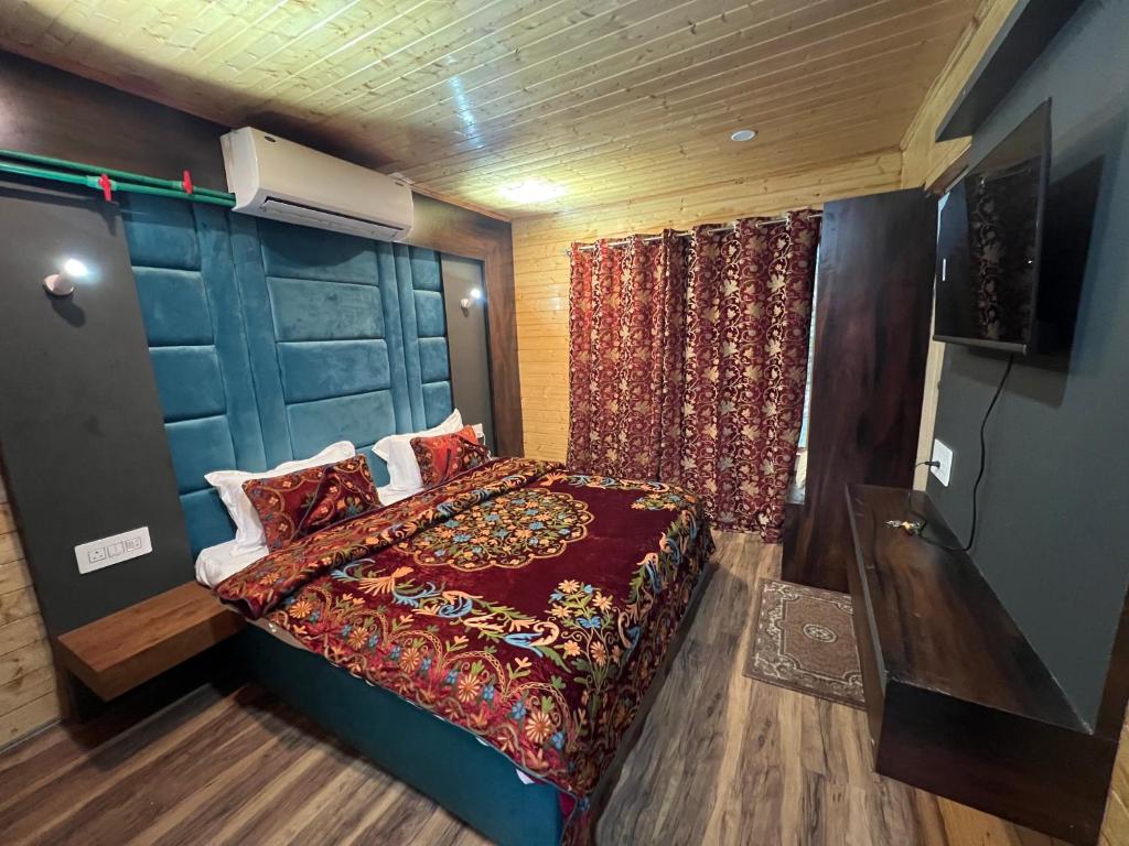 Postel nebo postele na pokoji v ubytování Birdsong Pahalgam