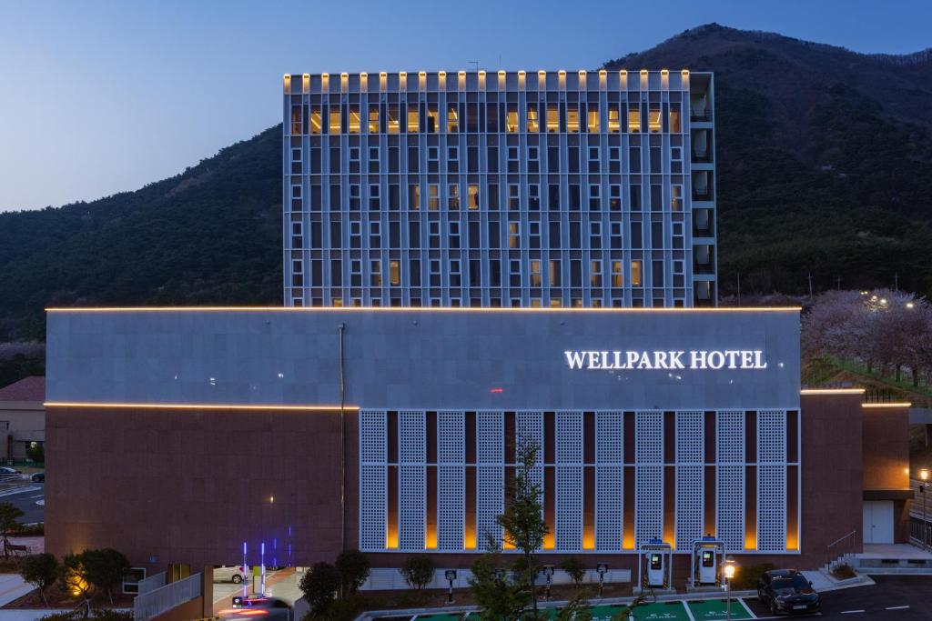 Nespecifikovaný výhled na hory nebo výhled na hory při pohledu z hotelu