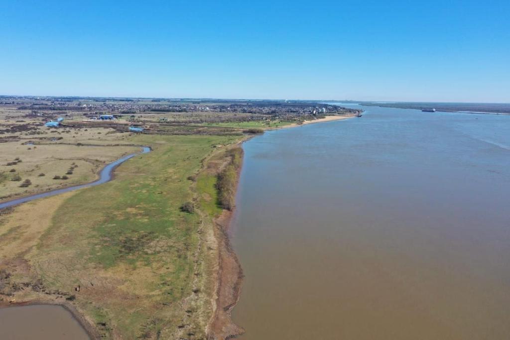 an aerial view of the shore of a body of water at Casita del Río. Club de Campo Estancia Estrella Federal. in Ramallo
