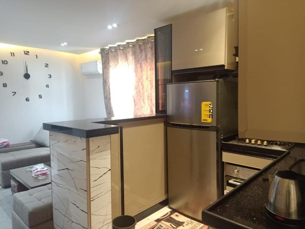 Kuchyň nebo kuchyňský kout v ubytování شاليه فندقي هلنان بورفؤادHelnan Hotel Chalet in Port Fouad, Port Said