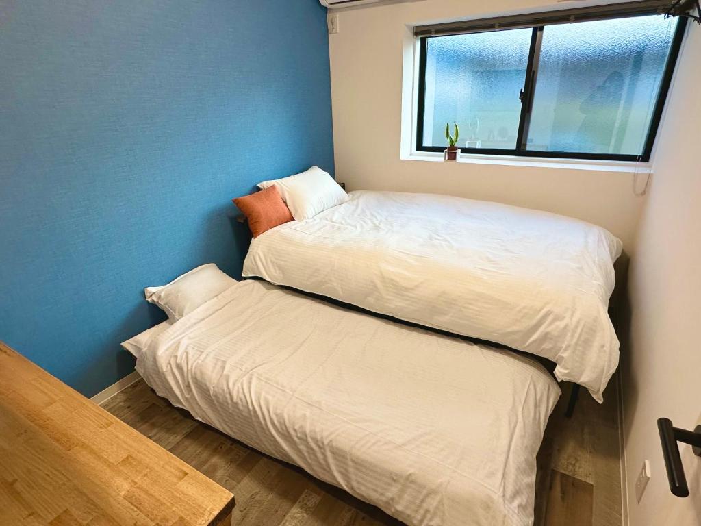Postel nebo postele na pokoji v ubytování まち宿-machiyard-