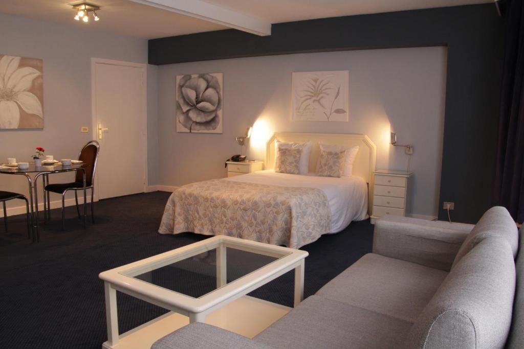 Postel nebo postele na pokoji v ubytování First Euroflat Hotel