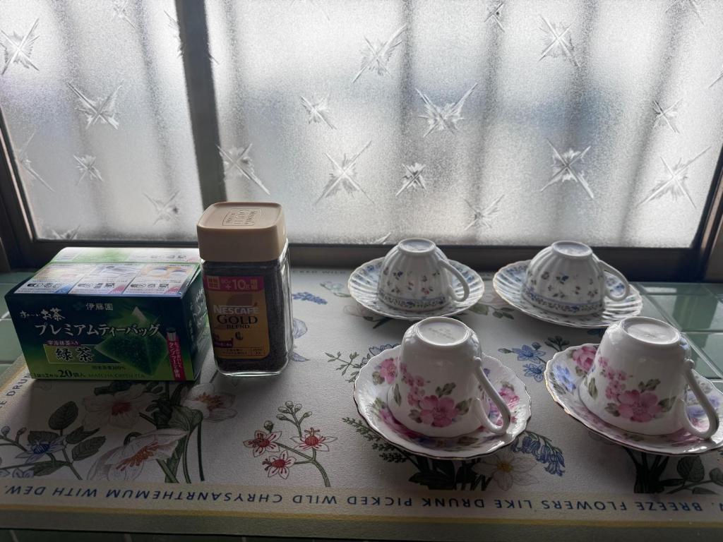 Příslušenství pro přípravu čaje a kávy v ubytování お宿花水木