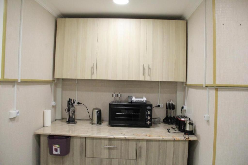 Kuchyň nebo kuchyňský kout v ubytování Shine Hostel