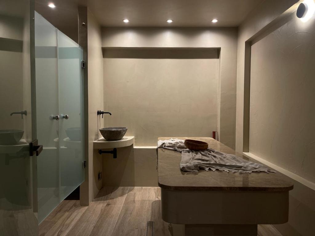 Koupelna v ubytování Diapori Suites Hotel