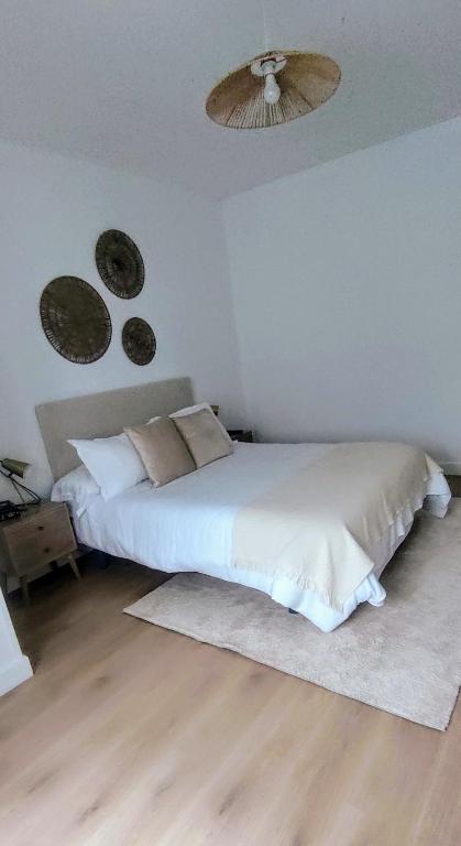 Кровать или кровати в номере Apartamento Illa Salvora, Portonovo