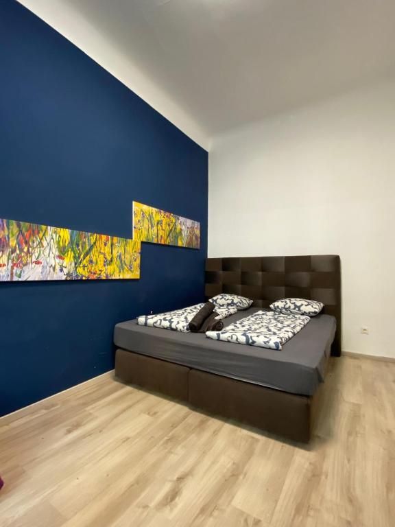 Postel nebo postele na pokoji v ubytování Elegant 1BR Apartment by Danube River Premium Stay