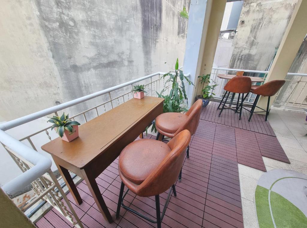 Posezení v ubytování LushStay Hostel - Hanoi Train Street