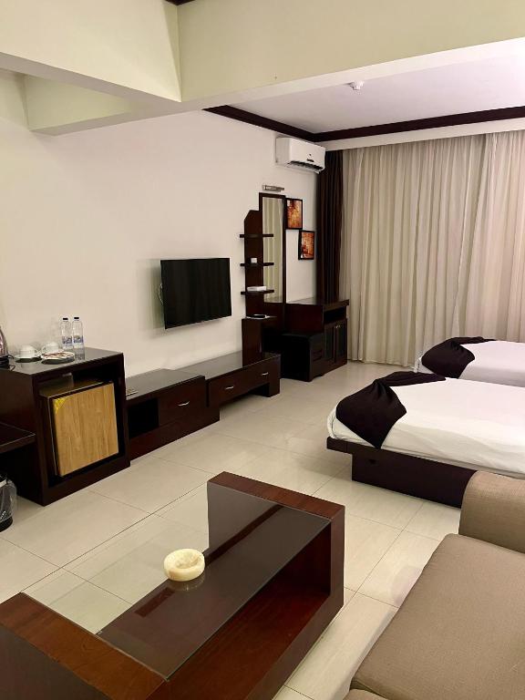 Postel nebo postele na pokoji v ubytování Panacea Suites Hotel