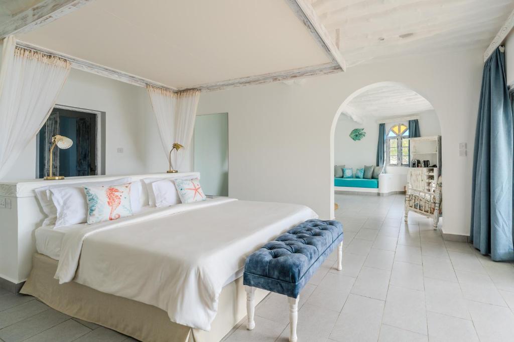 Letto o letti in una camera di Chale Island Resort