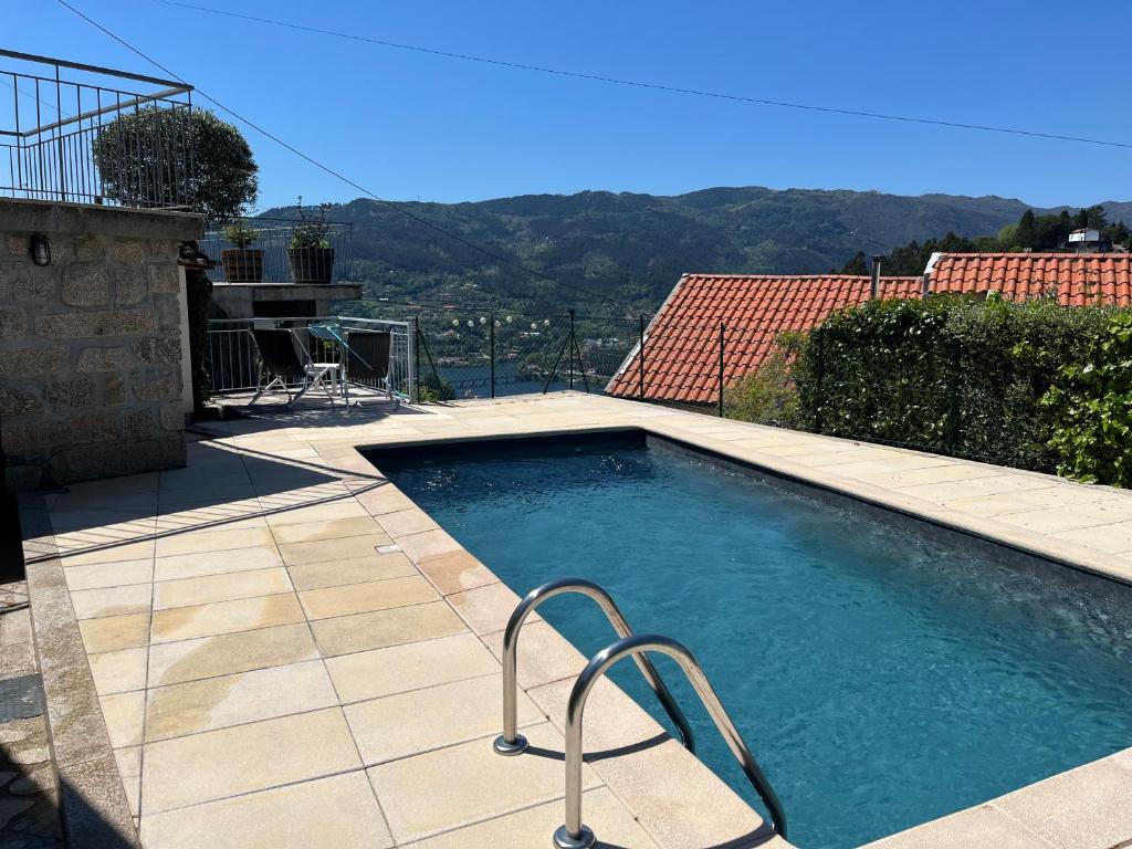Bazén v ubytování Casa da Lage - Piscina privada - Gerês nebo v jeho okolí