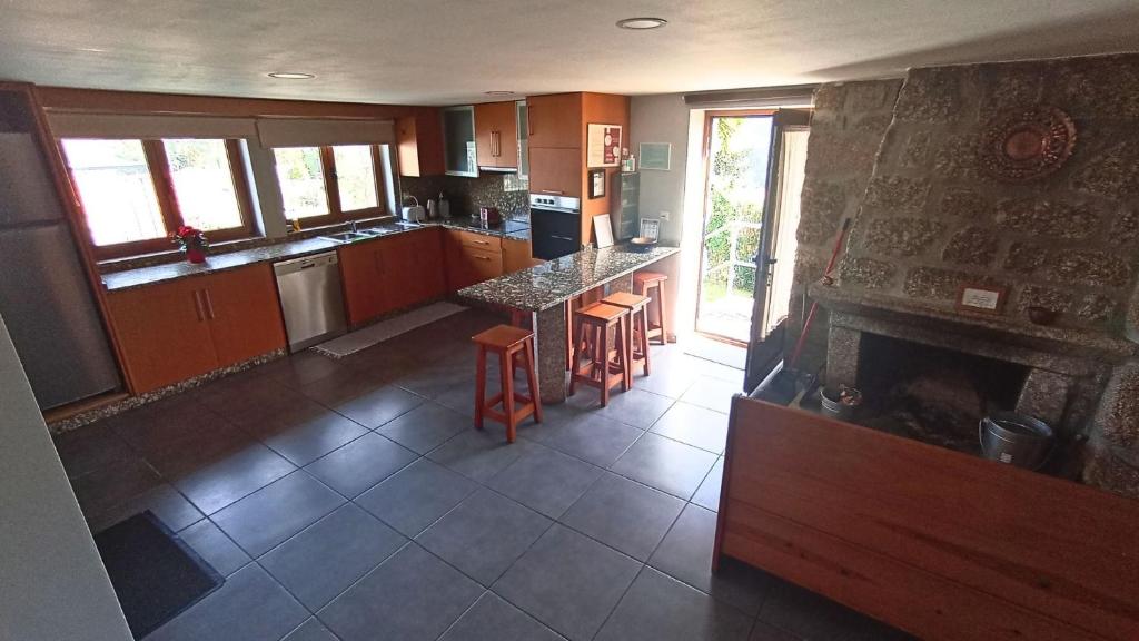 Kuchyň nebo kuchyňský kout v ubytování Casa da Lage - Piscina privada - Gerês