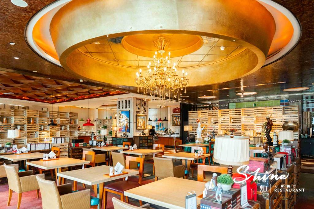 Restaurace v ubytování Ramada Plaza Optics Valley Hotel Wuhan (Best of Ramada Worldwide)