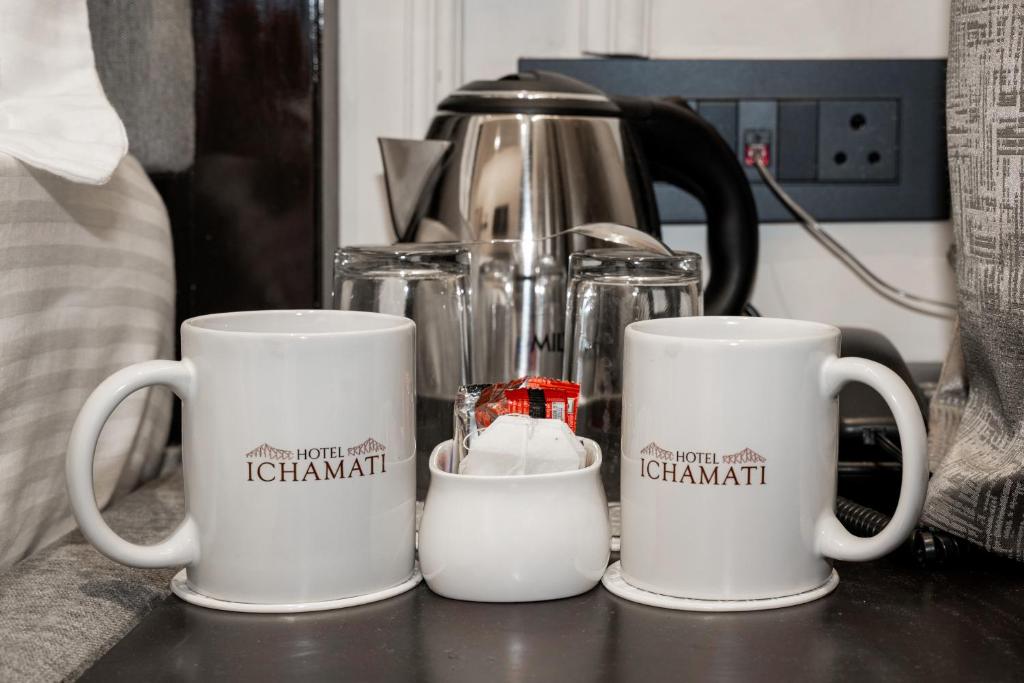 Příslušenství pro přípravu čaje a kávy v ubytování Hotel Ichamati