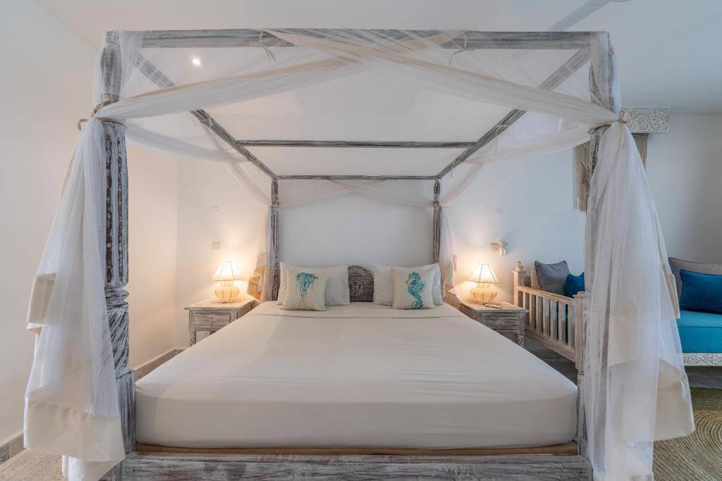 Letto o letti in una camera di Chale Island Resort