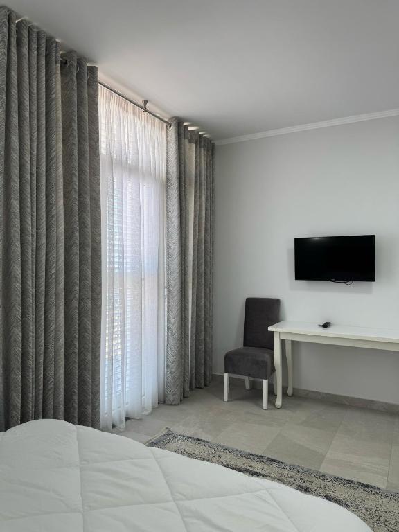 TV a/nebo společenská místnost v ubytování DIELL HOTEL