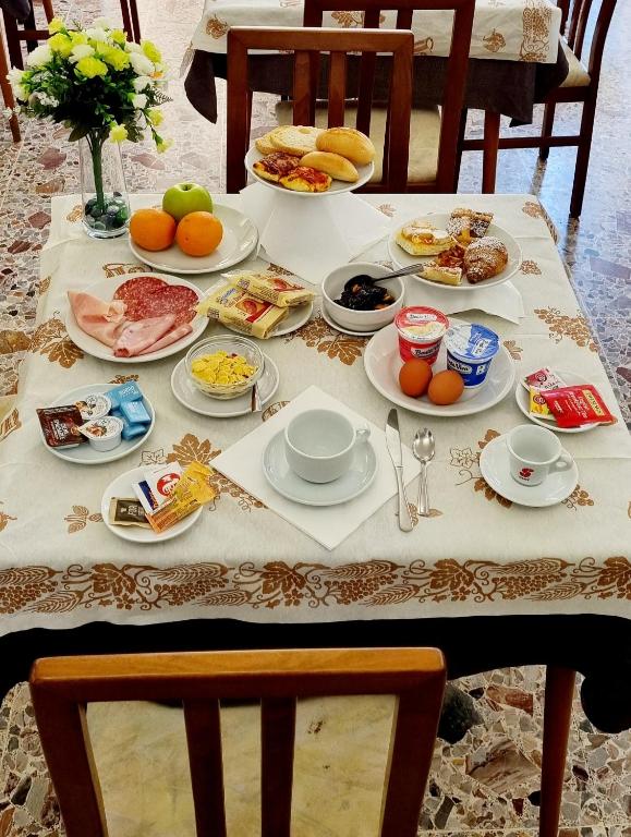 Jídlo v hotelu nebo okolí