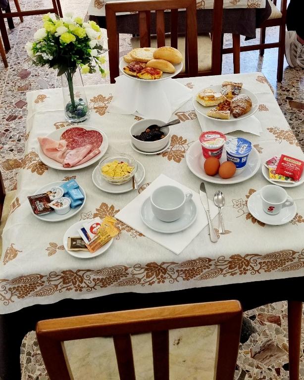 Jídlo v hotelu nebo okolí