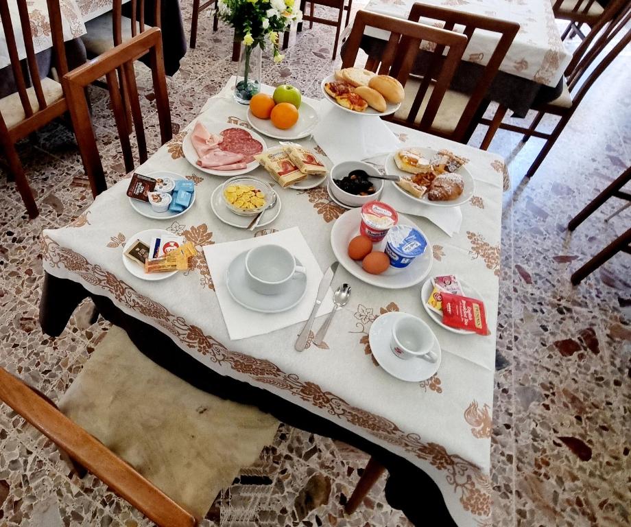 Jídlo v hotelu nebo okolí
