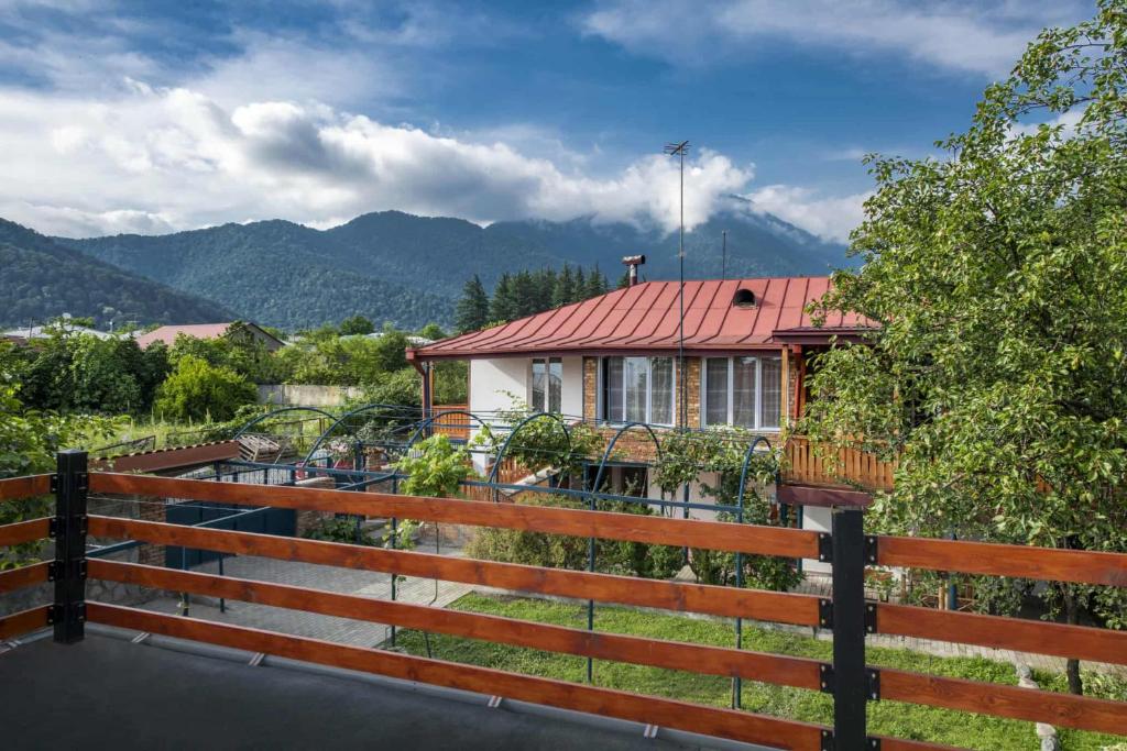 Vista general d'una muntanya o vistes d'una muntanya des de l'hostal o pensió