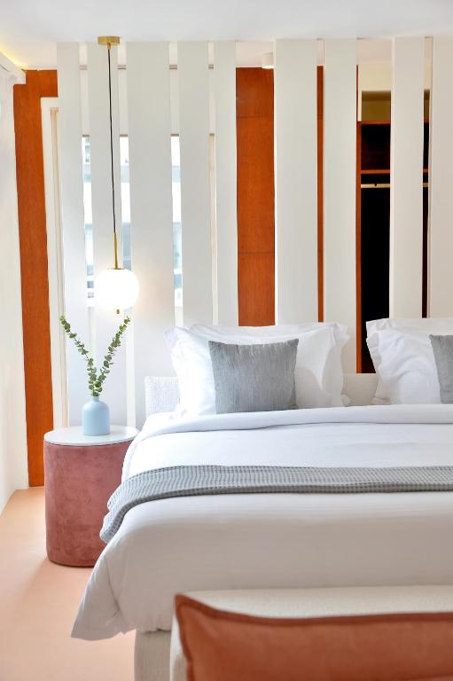Postel nebo postele na pokoji v ubytování Alva Athens Hotel