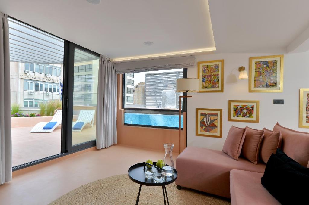 Bazén v ubytování Alva Athens Hotel nebo v jeho okolí