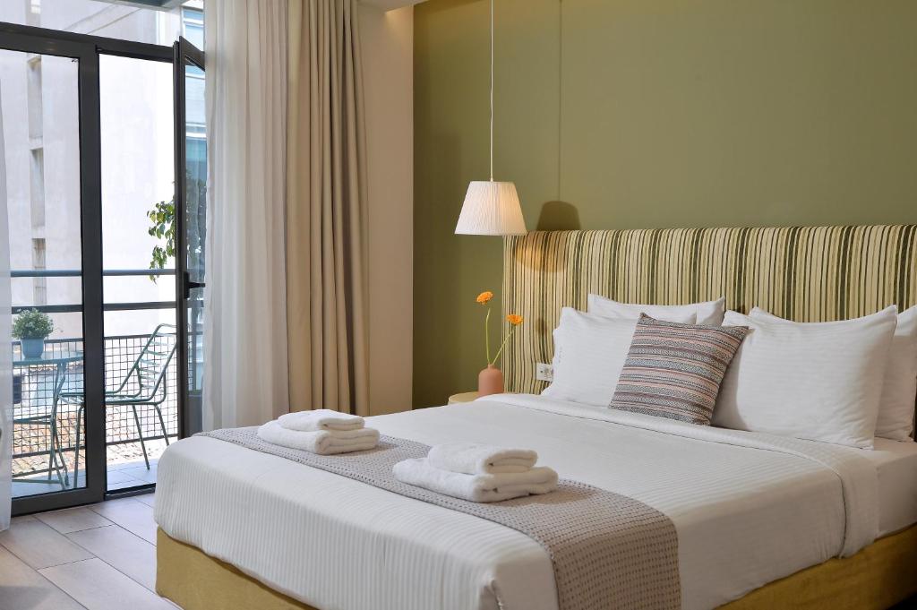 Postel nebo postele na pokoji v ubytování Alva Athens Hotel