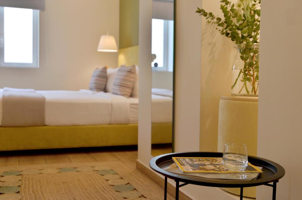 Postel nebo postele na pokoji v ubytování Alva Athens Hotel
