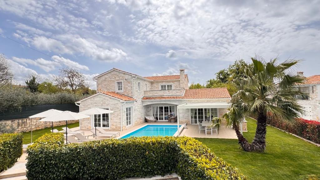 Villa Nina Porec-Baderna-Rakovci, Meerblick, privater Pool, 1000m2 Grundstück