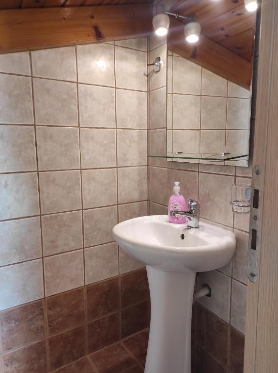 A bathroom at Marilena's house