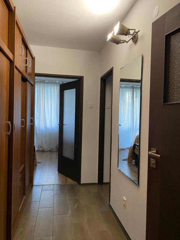 Fotografia z galérie ubytovania Apartament NOC Z OBRAZEM - balkon - Warszawa Praga vo Varšave