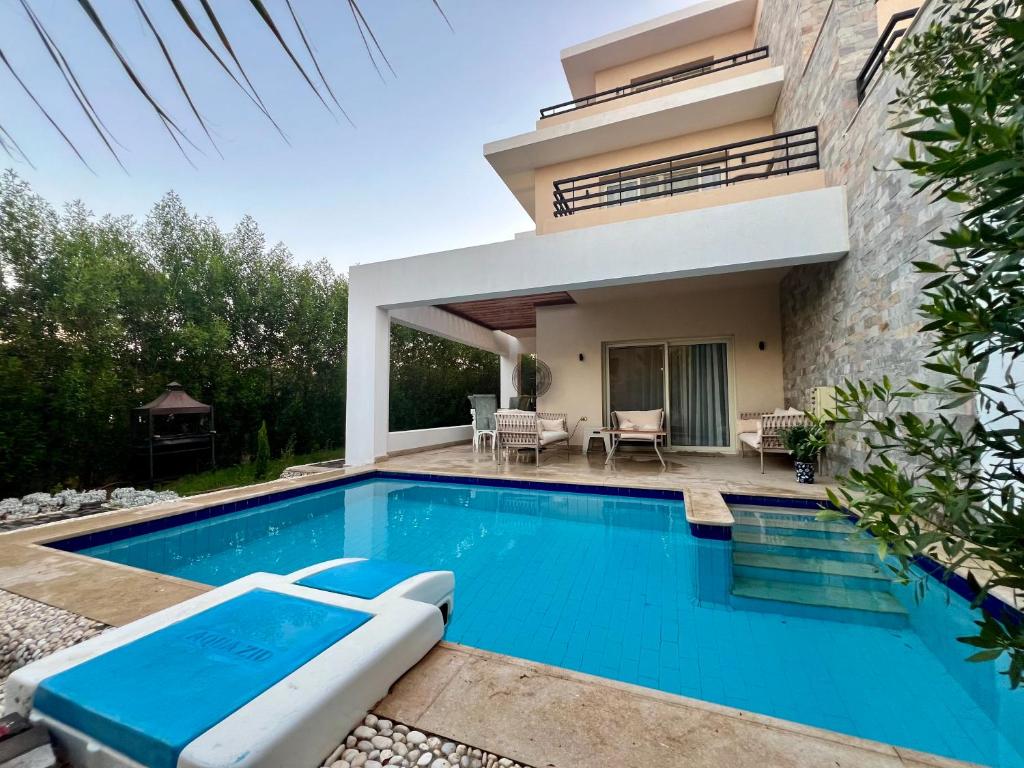 Bazén v ubytování Villa KUBA luxury private pool Hurghada nebo v jeho okolí