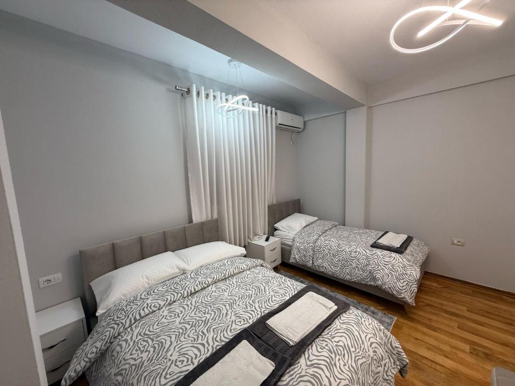 Ένα ή περισσότερα κρεβάτια σε δωμάτιο στο Happy Stays