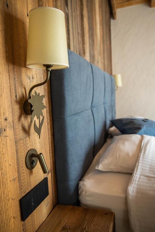 Łóżko lub łóżka w pokoju w obiekcie Hotel La Montanina