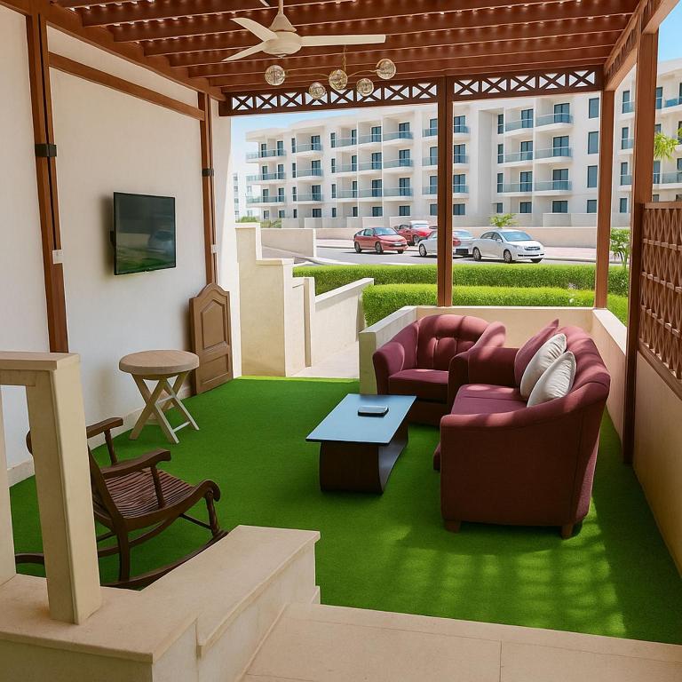 A seating area at Luxurious Chalet in Port Said Governorate Stunning Views