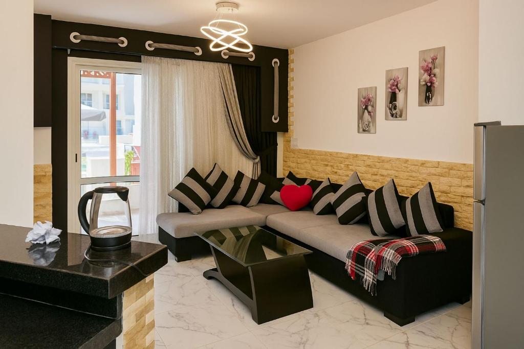 A seating area at Luxurious Chalet in Port Said Governorate Stunning Views