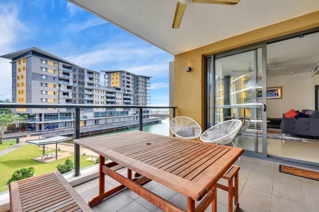 Balkón nebo terasa v ubytování Darwin Waterfront Luxury Apartment